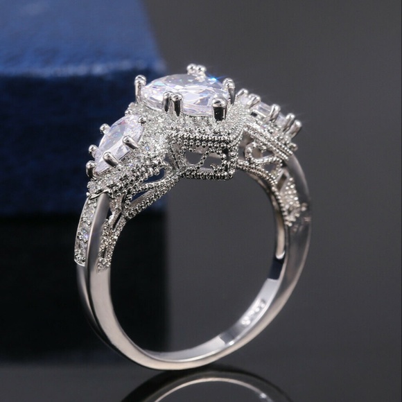 NEW 3 Diamond 925 Silver White Sapphire Ring - Picture 3 of 6